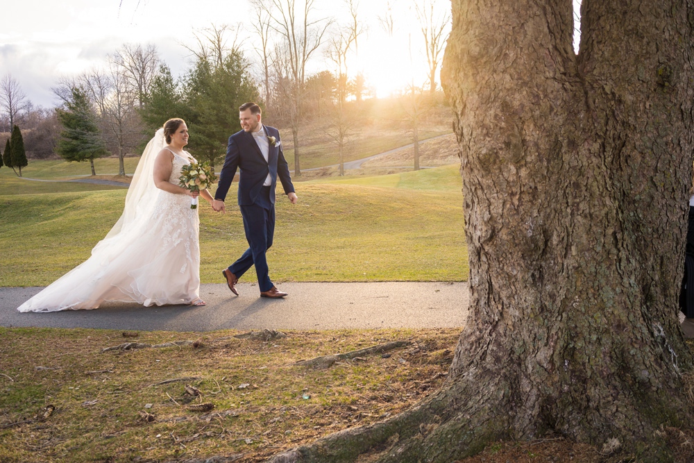 New-York-Country-Club-_-Wedding-at-the-New-York-Country-Club-_-Pictures-of-the-New-York-Country-Club | Bride and Groom | Romantic Wedding Photos