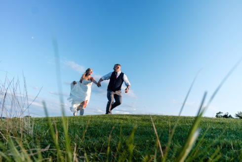 Summer-Weddings---Outdoor-Wedding---Outdoor-Wedding-Photoshoot---Bride-and-Groom-in-a-field-