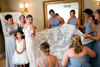 Surf-Club-Wedding-Venue-_-Bridesmaids-_-Candid-Wedding-Photos-_-Candid-Bridesmaids-Photos-_-Wedding-Photoshoot-Ideas-_-Wedding-at-the-Surf-Club