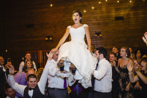 bride dancing at hollow brook golf club