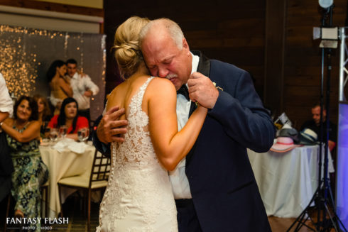 bride dancing with her father at Hollow Brook Golf Club