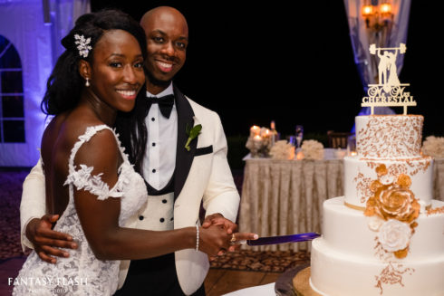 Bride and groom cutting the cake at West Hills Country Club